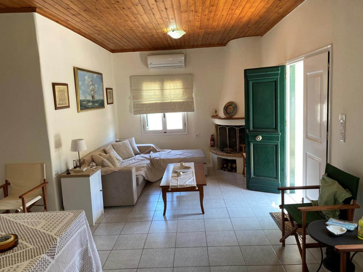 Lena’s traditional villa Agia Efimia Esterno foto